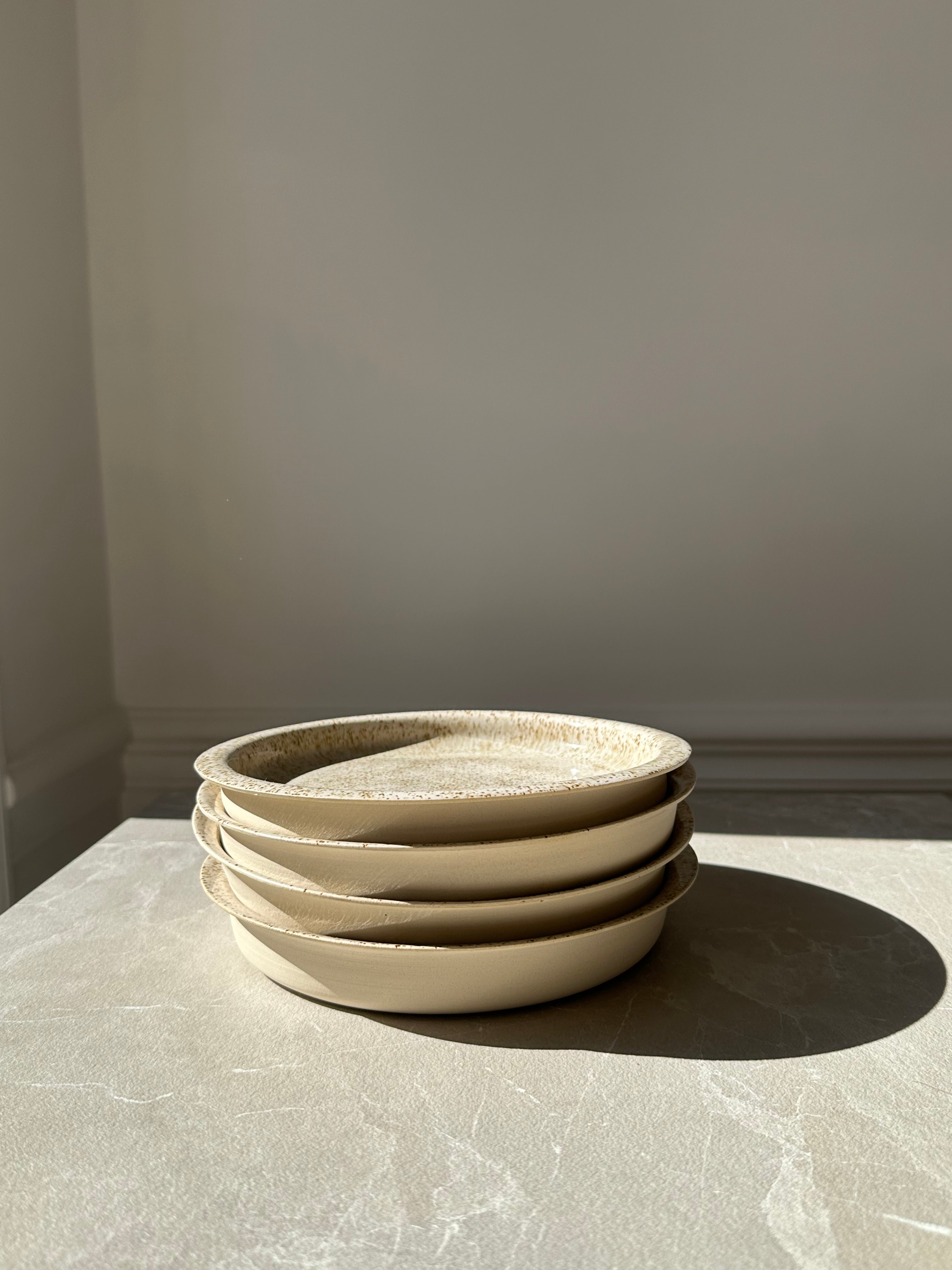 Assiette beige moucheté - Macchiato