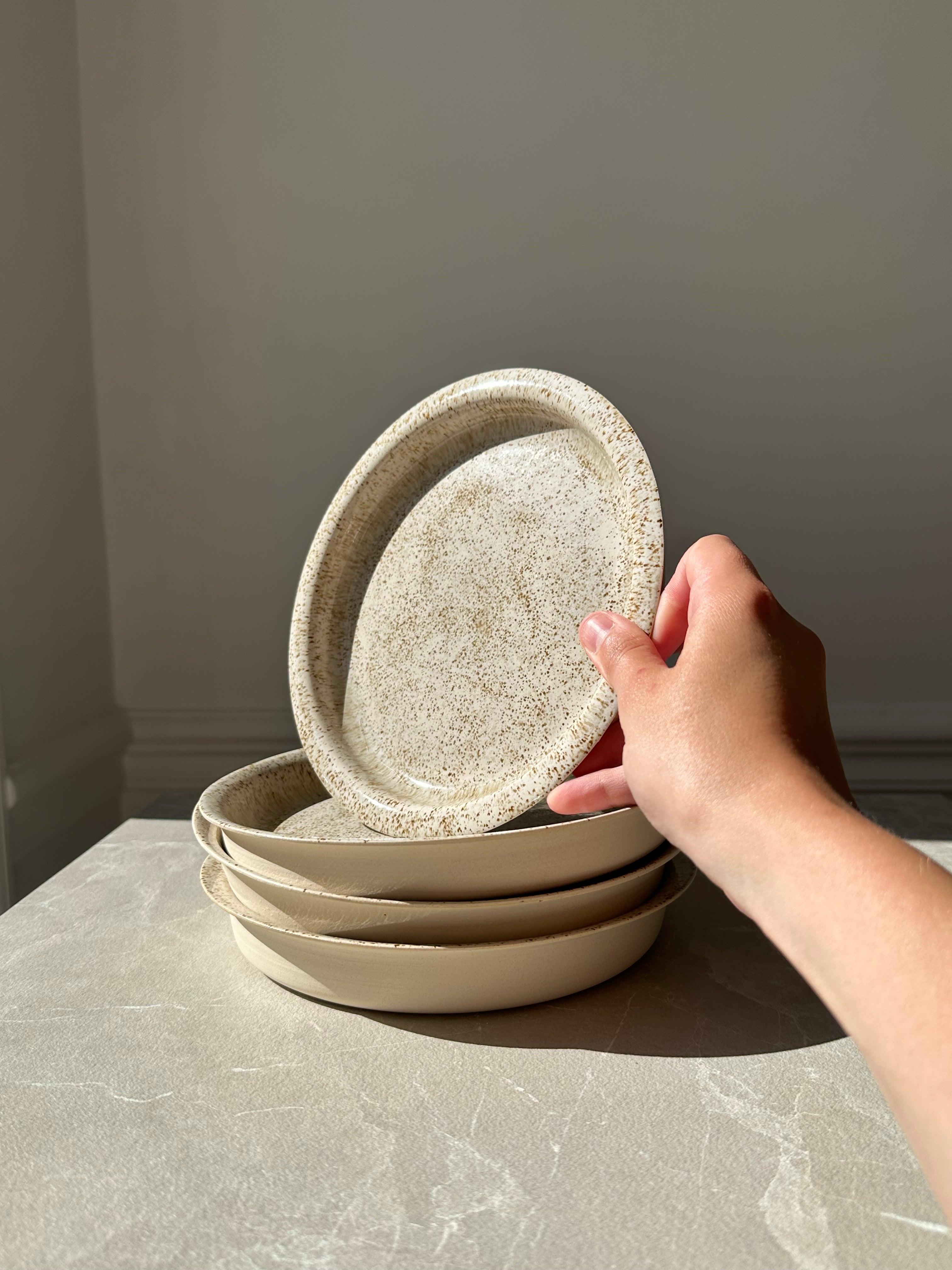 Assiette beige moucheté - Macchiato