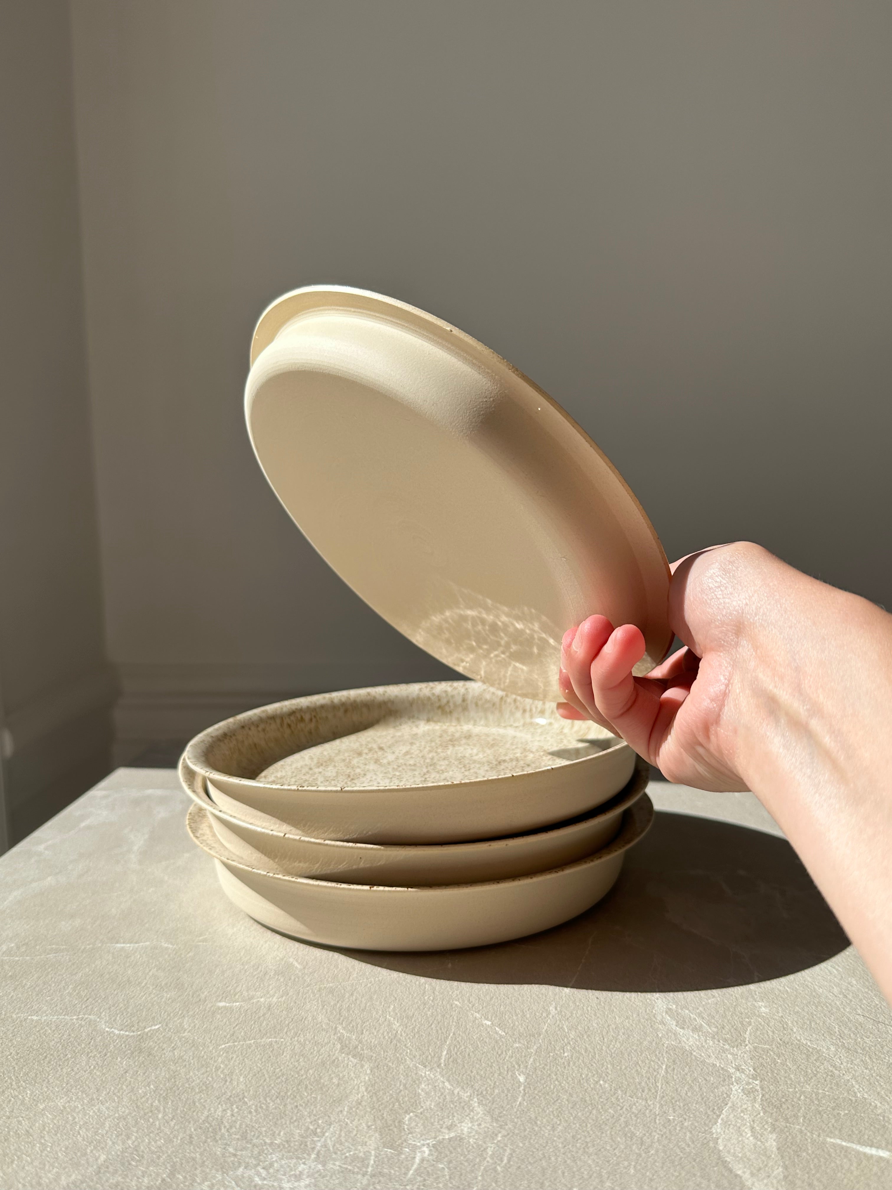 Assiette beige moucheté - Macchiato