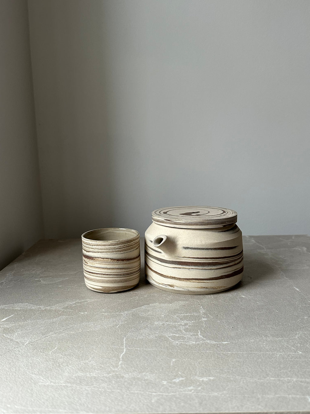 Petite théière crème et marron et sa tasse - Terra Nostra